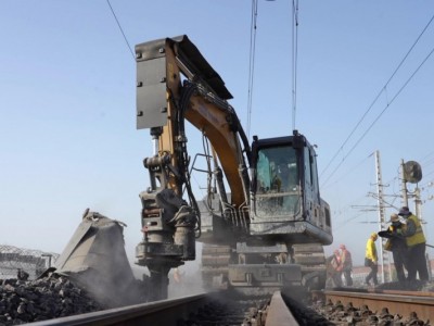 国铁济南局临沂工务段:机械化施工为