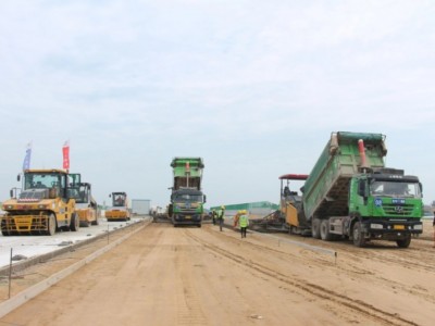 五一假期施工忙 新开黄河大桥建设马